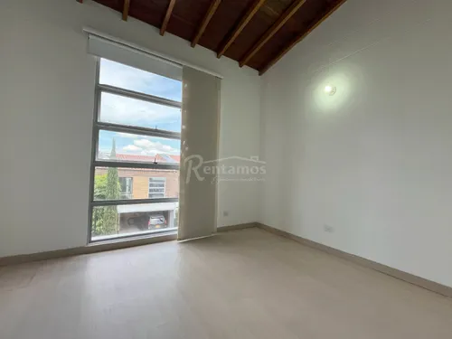 Casa En Arriendo En Loma Del Atravesado. Cod A776020