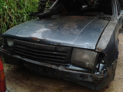 Imagem 1 de 4 de Chevette 88 Sucata Somente Para Retirada De Peças