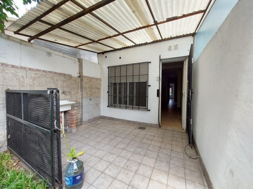 Imagen 8 de 14 de Departamento De 2 Ambientes Con Cochera Y Patio En Venta En Wilde