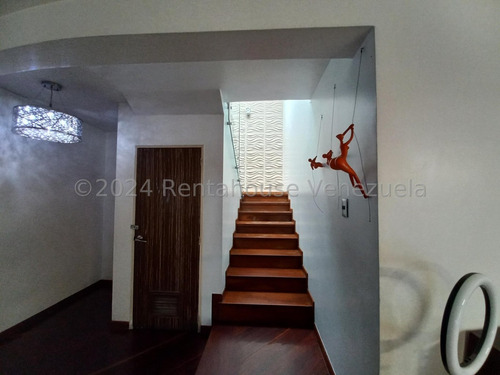 Estupendo Townhouse En La Trinidad 25-1356