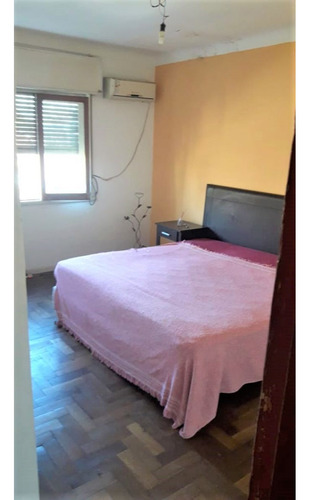 Ph Retasado!! En Castelar Sur, Son Dos Ufs Un Tres Ambientes Y Un Monoambiente