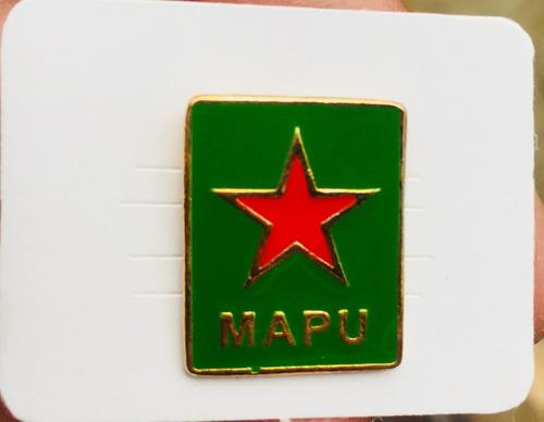 Pin Mapu Metal Dorado Movimiento De Acción Popular Unitaria