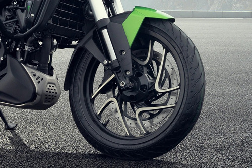 Motocicleta Bajaj Dominar 400ug