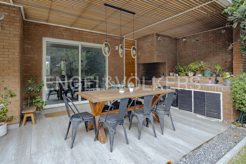 Casa En Condominio, Remodelada