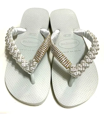 Sandálias customizadas com pérola 2025