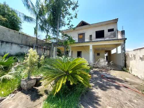 Casa De 2 Andares Com 4 Quartos.