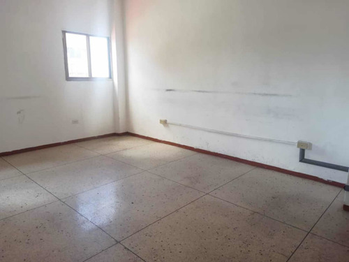 Imagen 11 de 13 de En Alquiler Local Urb Las Cuatro Esquinas Los Teques