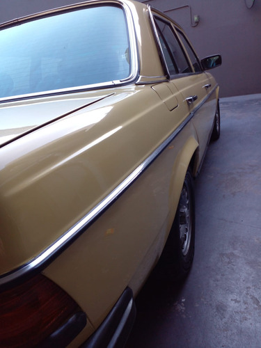 Mercedes Benz 300d. Full