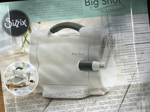 Imagem 4 de 5 de Máquina De Corte Relevo Sizzix Big Shot Foldaway Kit C/dies