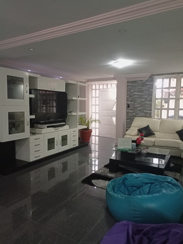Best House Vende Bella Casa En Llano Alto