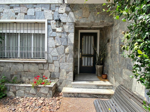 Casa Venta 3 Dormitorios Pocitos 2 Garajes Patio Parrillero
