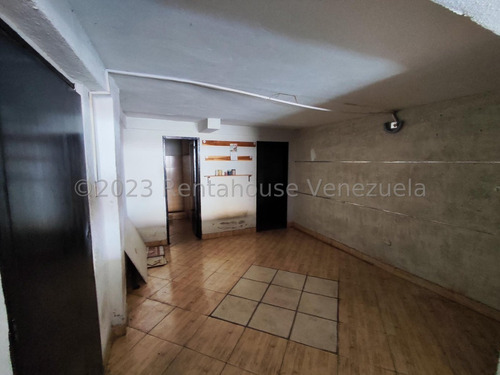 *jl/oportunidad Unica! Local En Venta Barquisimeto, Cerca Del Amp, Lara, Venezuela/josé López/# 24-8209 / 236 M²