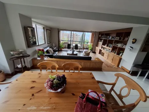 Apartamento En Venta Ubicado En El Poblado Sector Loma De Los Gonzalez (26528).