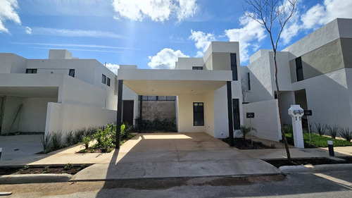 Casa En Venta En Privada Aldoria Mod. Cinna En Conkal