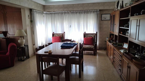 Casa En Venta - 4 Dormitorios 3 Baños - Cocheras - 350mts2 - Quilmes Oeste
