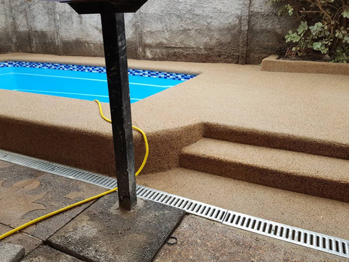 Imagen 4 de 10 de Revestimiento Fulget Y Borde De Hormigón Piscinas De Fibra