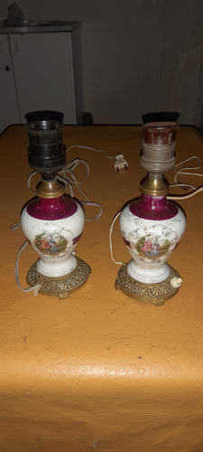 Par De Veladores Antiguos De Porcelana Con Dibujos Y Bronce Blanco (Usado)