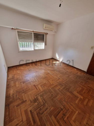 Alquiler Departamento 1er Piso Por Escalera, 2 Dormitorios En La Plata 34 Entre 115 Y 116