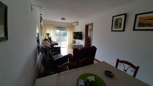 Imagen 3 de 24 de Apartamento De Dos Dormitorios Frente A Rambla Y Playa De Piriápolis