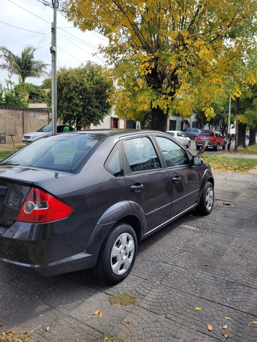 Imagen 2 de 4 de Ford Fiesta Max Ambiente Plus