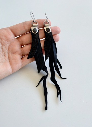 Imagen 3 de 6 de Aros Pluma Cuero Acero Quirúrgico Regalo Mujer Adolescente
