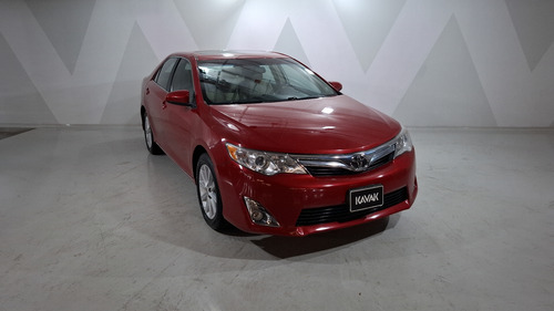 Toyota Camry 2.5 XLE L4 6AT