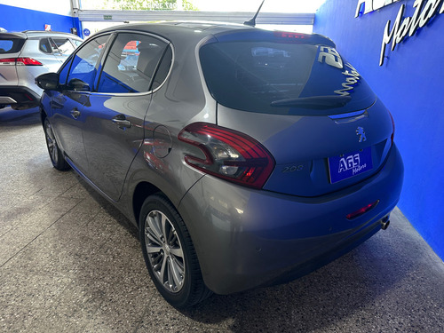Peugeot 208 1.6 Feline