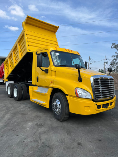 Freightliner Cascadia Volteo De 14 Mts Con Motor Cummins Isx