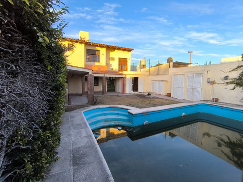 Alto Alberdi - Casa En Venta - 5 Dormitorios