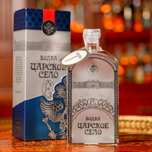 Imagen 4 de 5 de Vodka Ruso Uapckoe Ceao Ultra Premium 700ml En Estuche