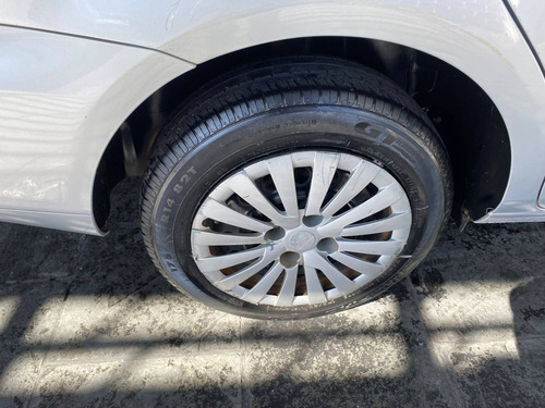Imagem 13 de 15 de Volkswagen Voyage 1.0 Mi 8v Flex 4p Manual 2012 Prata