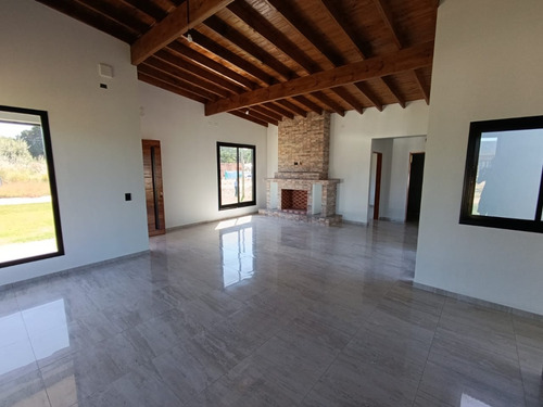 Casa De 4 Ambientes A Estrenar En Costa Del Este