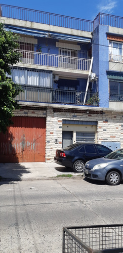 V. Luzuriaga: **galpon** 140m2, 1 Cdra De Calle America