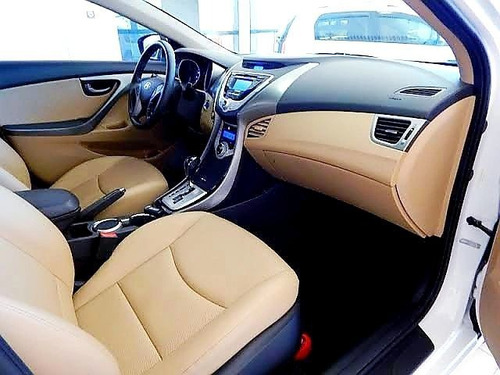 Imagem 9 de 11 de Hyundai Elantra 2013 1.8 16v Gls Aut. 4p