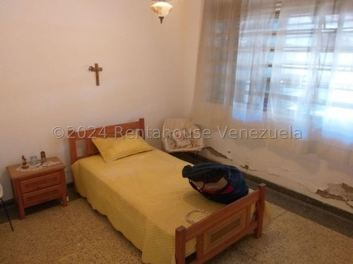Carla Gonzalez Casa En Venta Urbanizacion Los Palos Grandes Mls #25-3878 Sc