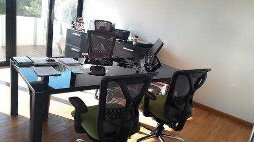 Edificio Con Oficinas Ejecutivas