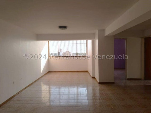  Económico Apartamento En Venta En El Centro De Maracay Conectado A Pozo 24-17129 Holder 