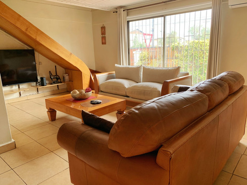 Espaciosa Casa En Venta De 4 Dormitorios