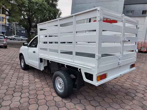 Imagen 4 de 11 de Nissan Np300 2.5 Estacas Dh Aa Pack Seg Mt 2016
