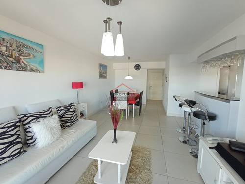 Apartamento En Oportunidad Península, 2 Dormitorios *- Ref: 2941