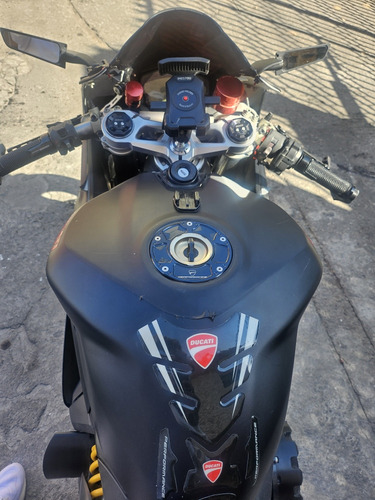 Ducati Panigale 899 V2