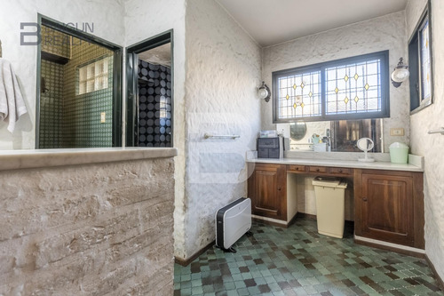 Casa De 6 Ambientes Con Cochera, Patio Y Terraza En Venta En Colegiales