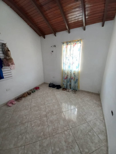 Imagen 4 de 16 de Town House Urb Los Portales