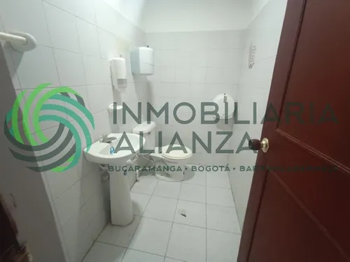 Local En Arriendo En Sector Comercial. Cod A17003