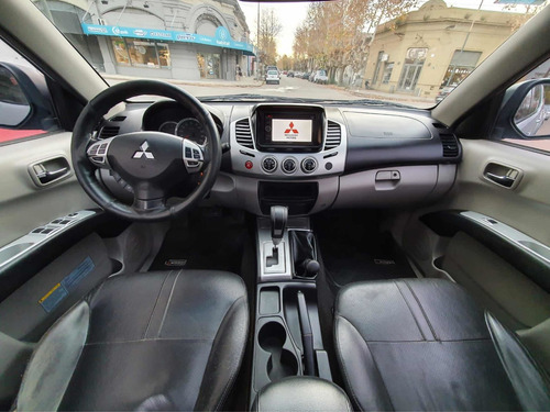 Imagen 9 de 13 de Mitsubishi L200 2014 2.5 Cd 4wd High-power Di-d At5 Cuero