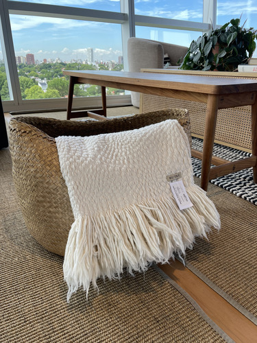 Manta Arezzo Huitrú 130x140 Cm Con Flecos Pie De Cama/sillón