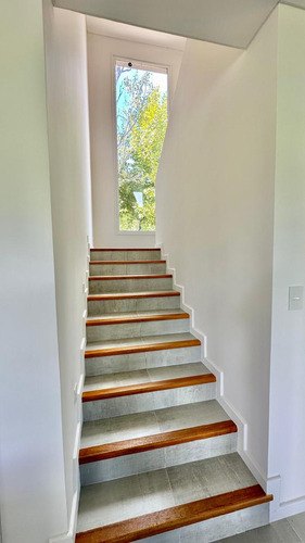 Casa En Venta - 4 Dormitorios 3 Baños - Cochera - 1.250mts2 - Haras Del Sur, La Plata