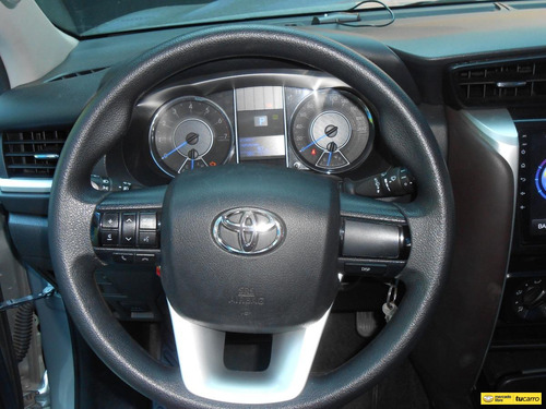 Imagen 24 de 25 de Toyota Fortuner 2018