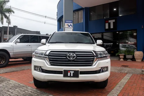 Toyota Land Cruiser Lc200 Vxr 4.6 At 4x4 2021 Blindaje 2+