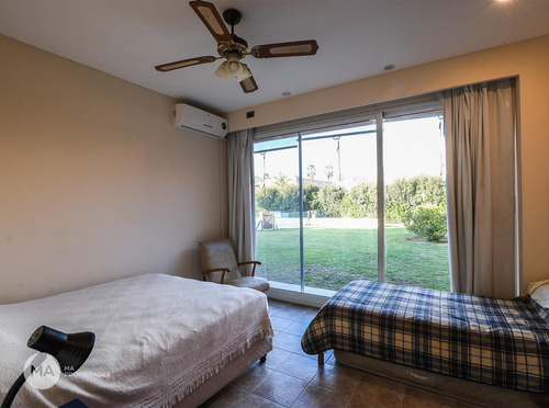 Casa 5 Ambientes-av. Fuerza Aérea 3000-funes Hills-alquiler